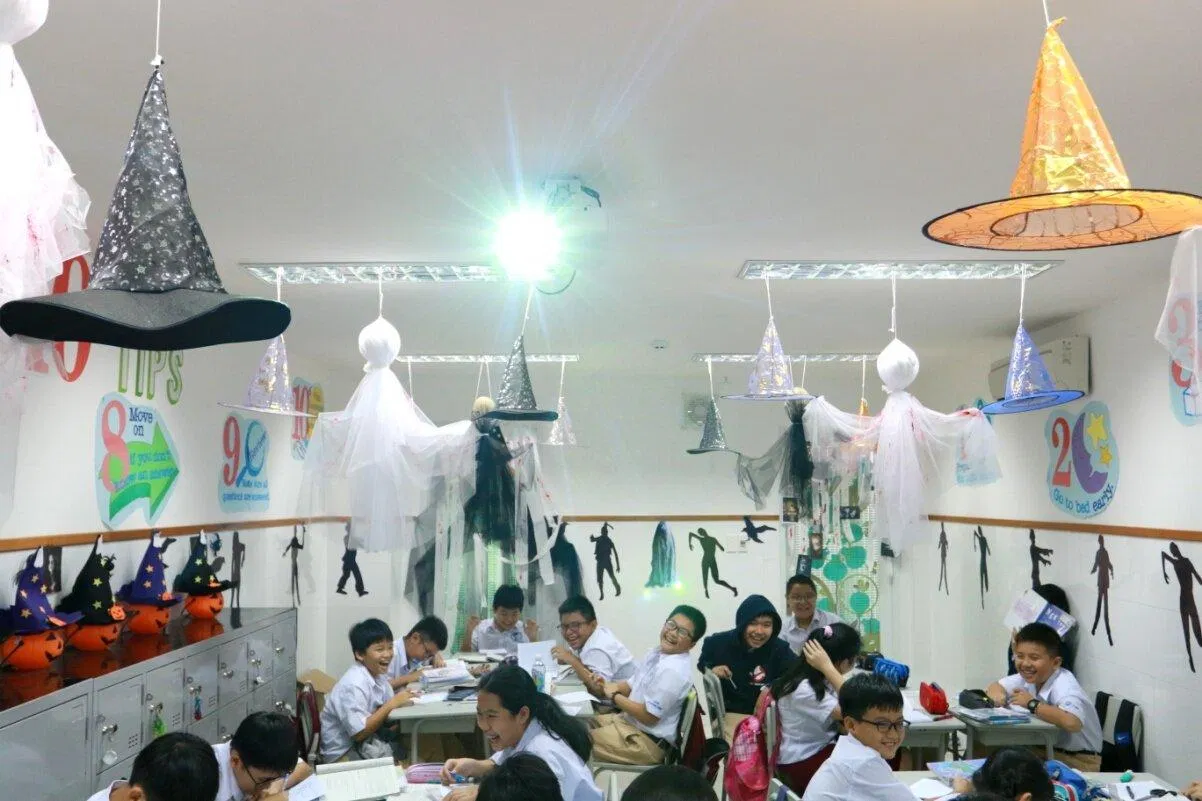 Những cách trang trí Halloween lớp học đẹp độc đáo, ấn tượng nhất 2023 (Ảnh: Internet) Những cách trang trí Halloween lớp học đẹp độc đáo, ấn tượng nhất 2023 (Ảnh: Internet)