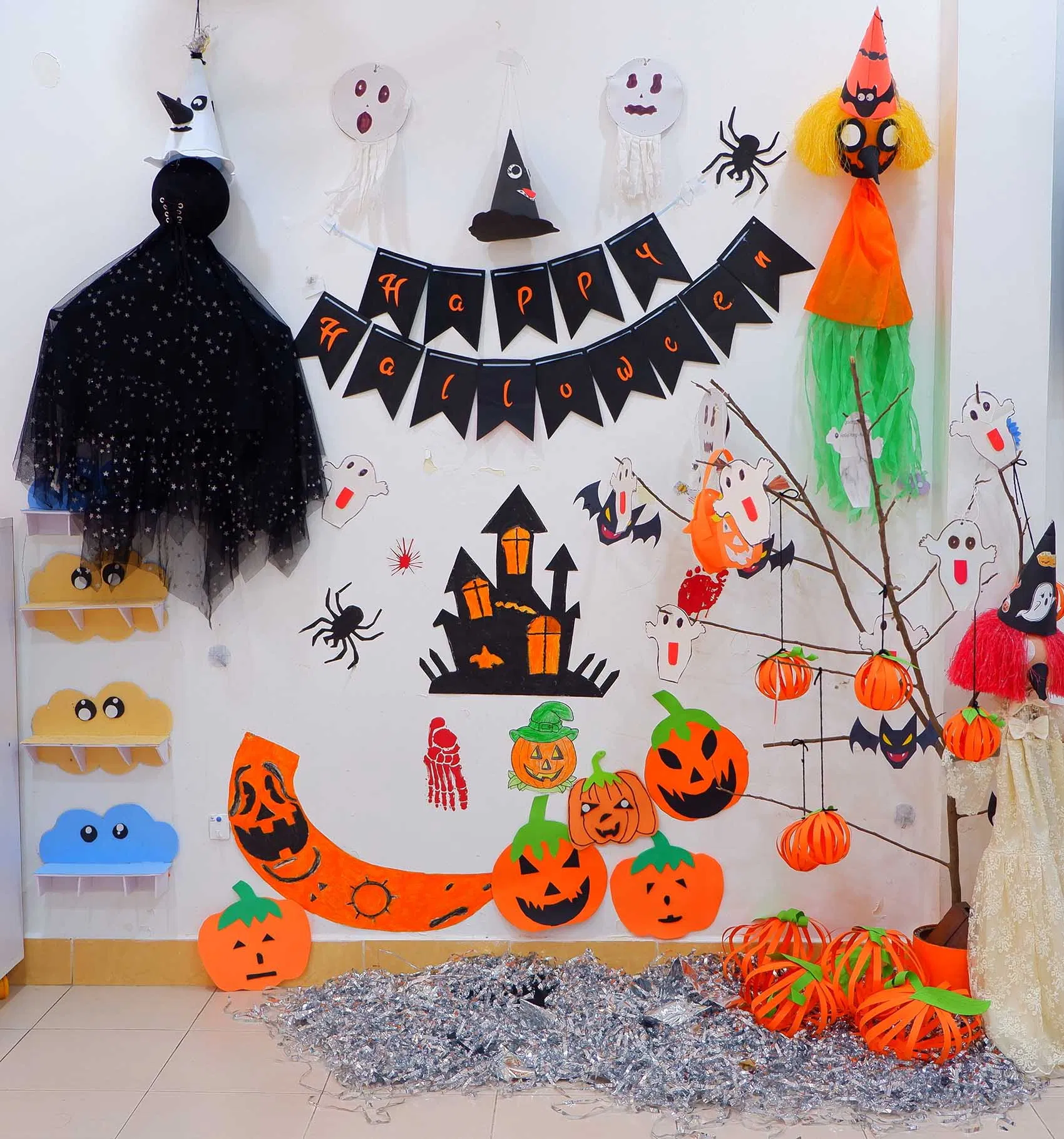 Những cách trang trí Halloween lớp học đẹp độc đáo, ấn tượng nhất 2023 (Ảnh: Internet) Những cách trang trí Halloween lớp học đẹp độc đáo, ấn tượng nhất 2023 (Ảnh: Internet)