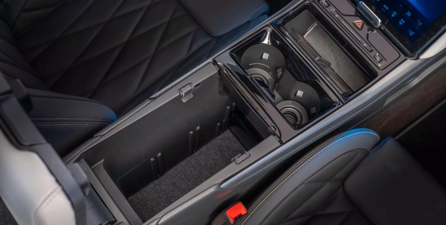 Ngăn chứa đồ trung tâm của xe điện Ford Explorer (Ảnh: Internet) Ngăn chứa đồ trung tâm của xe điện Ford Explorer (Ảnh: Internet)