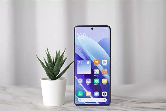 Màn hình được thiết kế đục lỗ quen thuộc (Ảnh: Internet) Màn hình được thiết kế đục lỗ quen thuộc (Ảnh: Internet)