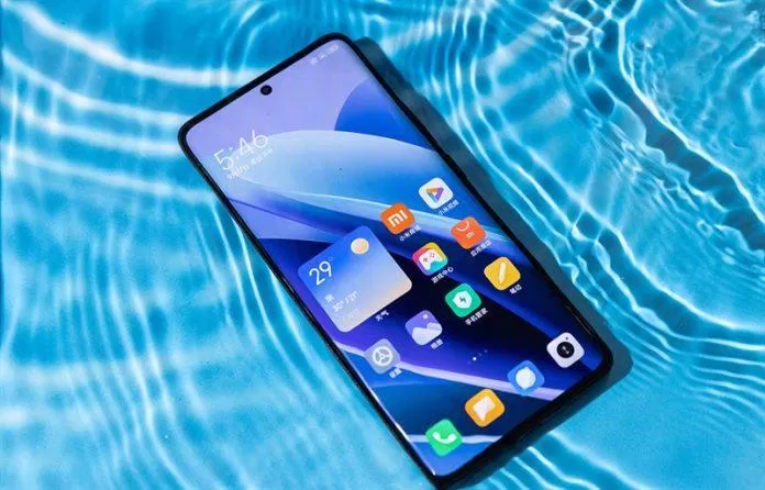Màn hình của máy có độ sáng tối đa lên đến 1800 nits (Ảnh: Internet) Màn hình của máy có độ sáng tối đa lên đến 1800 nits (Ảnh: Internet)