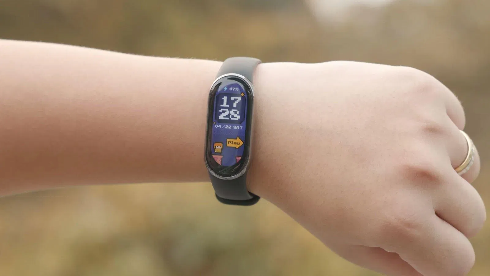 Xiaomi Smart Band 8 có độ sáng tối đa lên đến 600 nit cho hiển thị tốt khi ở ngoài trời (Ảnh: Internet) Xiaomi Smart Band 8 có độ sáng tối đa lên đến 600 nit cho hiển thị tốt khi ở ngoài trời (Ảnh: Internet)