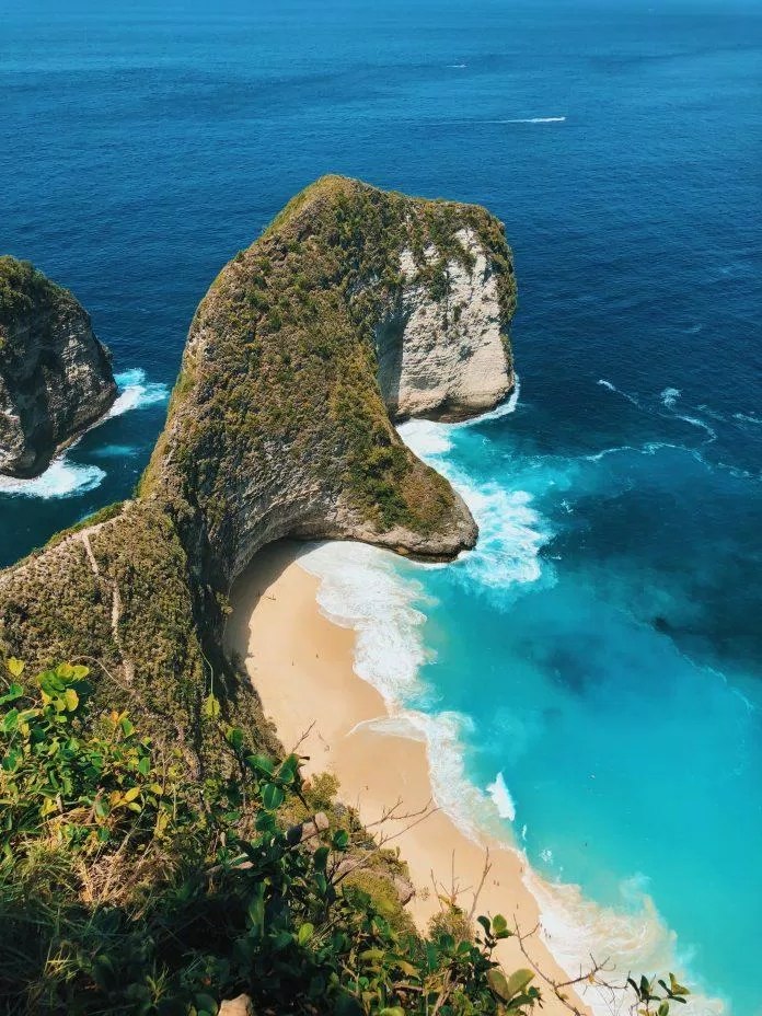 Bali, thường được gọi là “Đảo của các vị thần”, là điểm đến thiên đường nổi tiếng với cảnh quan tươi tốt, bãi biển hoang sơ và nền văn hóa sôi động. (Nguồn: Internet)