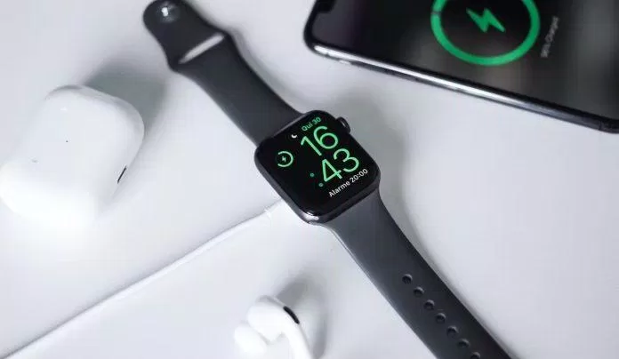 Apple Watch SE 2023 VS Apple Watch 9 (Ảnh: Internet)