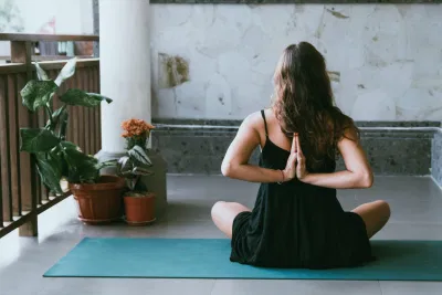 Bạn có thể đăng ký một chương trình thể dục trực tuyến nơi bạn có thể tìm thấy các video tập thể dục theo yêu cầu. (Nguồn: Internet)