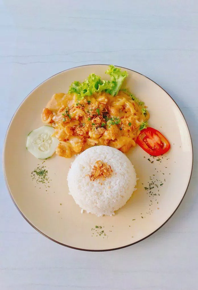 Bằng cách ăn ba bữa với hai bữa ăn nhẹ hoặc năm bữa nhỏ mỗi ngày, lượng đường trong máu của cơ thể bạn sẽ ổn định. (Nguồn: Internet)