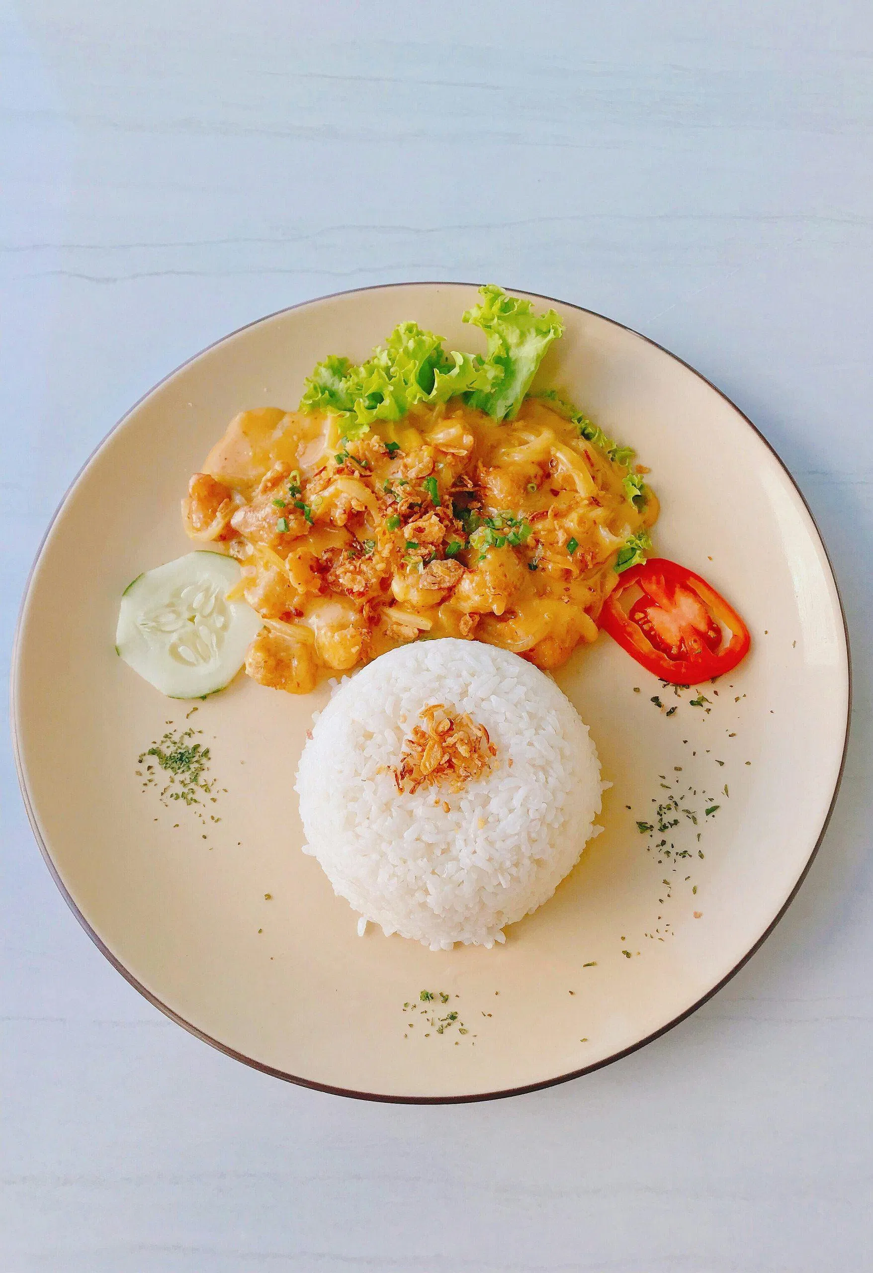 Bằng cách ăn ba bữa với hai bữa ăn nhẹ hoặc năm bữa nhỏ mỗi ngày, lượng đường trong máu của cơ thể bạn sẽ ổn định. (Nguồn: Internet)