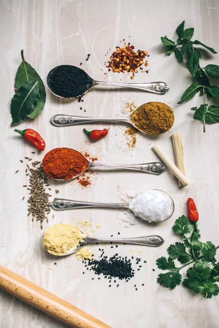Hãy thử thay thế vị ngọt bằng các hương vị khác như quế và các loại thảo mộc, gia vị khác. (Nguồn: Internet)
