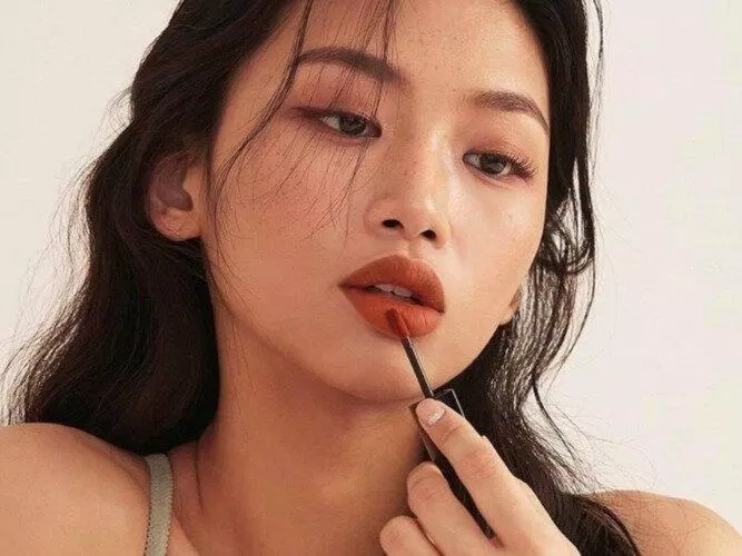 Son mùa thu đông phù hợp cho Warm Undertone (Nguồn Internet) Son mùa thu đông phù hợp cho Warm Undertone (Nguồn Internet)
