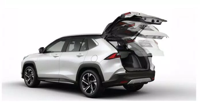 Tính năng bật cốp điện tử Toyota Yaris Cross và Kia Seltos (Ảnh: Internet) Tính năng bật cốp điện tử Toyota Yaris Cross và Kia Seltos (Ảnh: Internet)