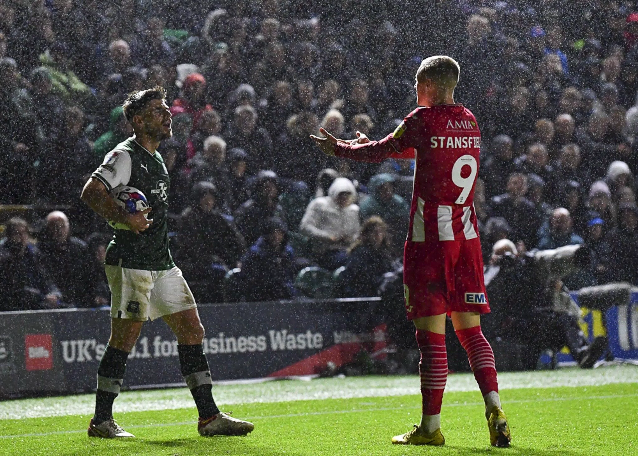 Derby giữa Plymouth Argyle và Exeter City (Ảnh: Internet)