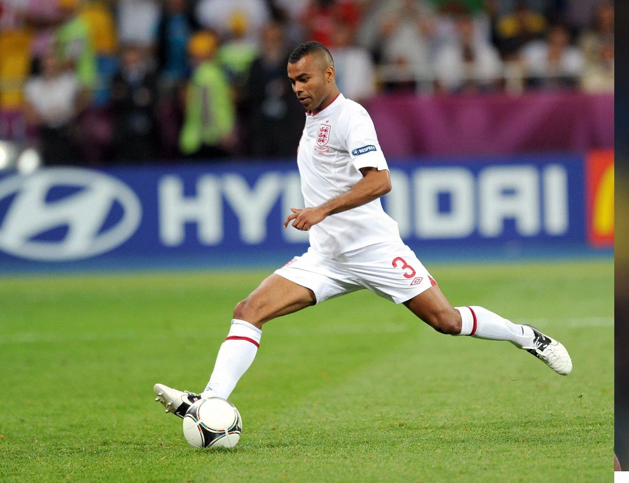 Ashley Cole ở đội tuyển quốc gia (Ảnh: Internet) Ashley Cole ở đội tuyển quốc gia (Ảnh: Internet)
