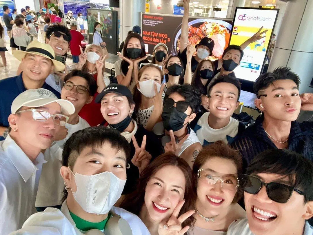 Dàn sao đình đám háo hức chuẩn bị lên đường đi dự đám cưới Puka Gin Tuấn Kiệt (Nguồn: Internet)