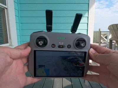 Bộ điều khiển của Mavic Air 3 (Ảnh: Internet) Bộ điều khiển của Mavic Air 3 (Ảnh: Internet)