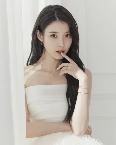 nhờ vẻ ngoài dễ thương, trong sáng ấy mà người hâm mộ luôn gọi cô là "em gái quốc dân"
