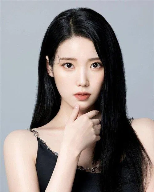 Với hàng loạt giải thưởng lớn nhỏ không chỉ trong âm nhạc mà còn là ở phim truyền hình giúp cô trở thành một trong những idol Kpop thành công nhất.