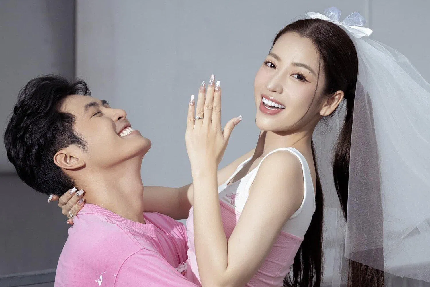 Cặp đôi chính thức về chung một nhà trước sự mong chờ của bạn bè, đồng nghiệp (Nguồn: Internet)