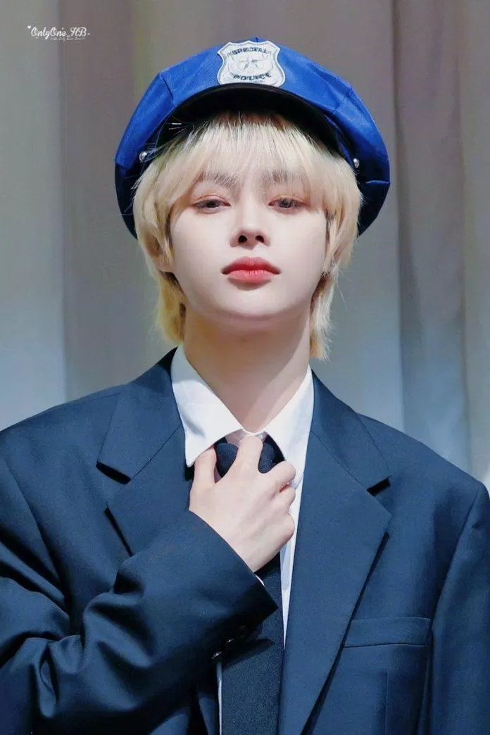 Hanbin trở thành một cái tên nổi bật nhất nhì nhóm bởi ngoại hình điển trai, đáng yêu và khả năng trình diễn trên sân khấu cực cuốn của mình.