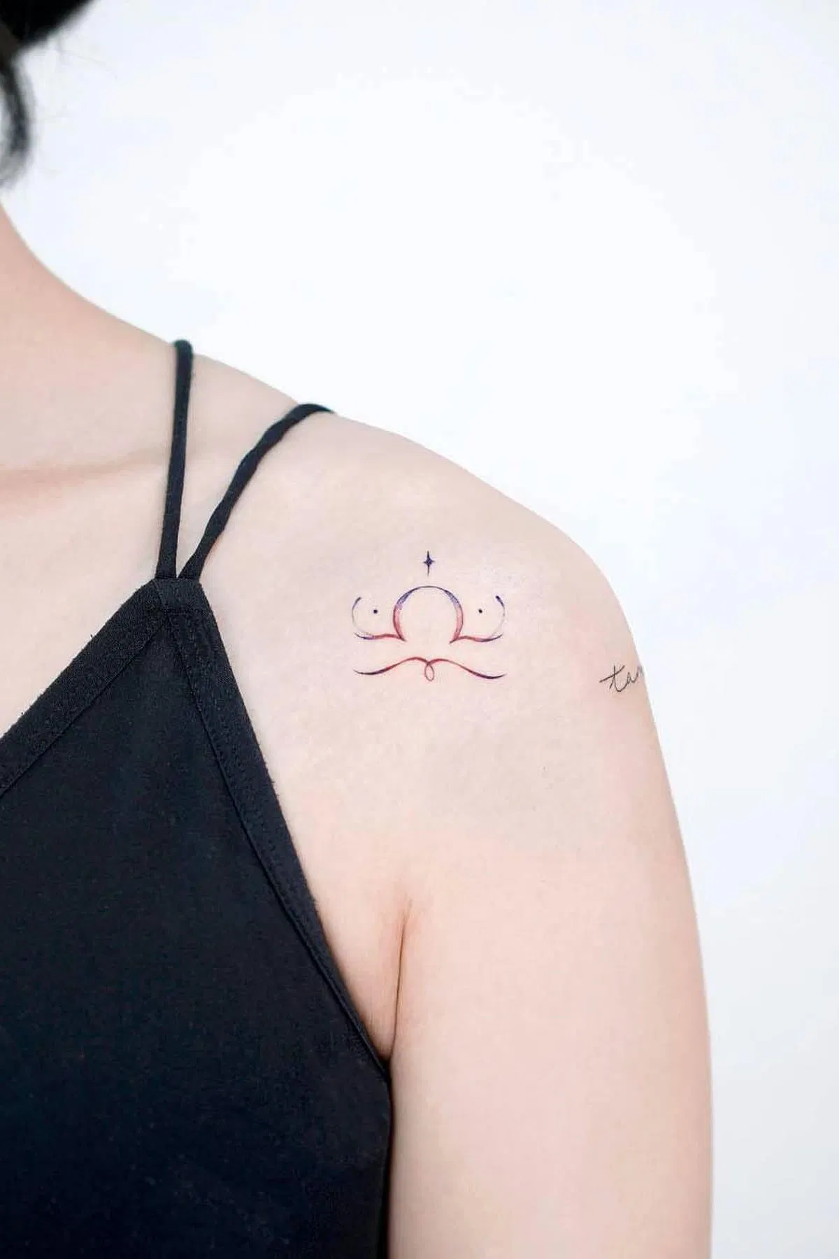 Hình xăm sang trọng cho Thiên Bình (Ảnh: Internet)