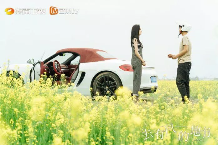 “Vĩnh viễn sẽ có người yêu bạn, có người hận bạn, có người ủng hộ bạn, có người chướng mắt bạn, muốn bạn sống tốt, muốn bạn chết,muốn bạn tự do, muốn bạn sống theo suy nghĩ của họ, hiểu bạn, chỉ trích bạn, xuyên tạc bạn. Nhưng mỗi người đều sống như thế, không có ngoại lệ" (Nguồn: Internet) “Vĩnh viễn sẽ có người yêu bạn, có người hận bạn, có người ủng hộ bạn, có người chướng mắt bạn, muốn bạn sống tốt, muốn bạn chết,muốn bạn tự do, muốn bạn sống theo suy nghĩ của họ, hiểu bạn, chỉ trích bạn, xuyên tạc bạn. Nhưng mỗi người đều sống như thế, không có ngoại lệ" (Nguồn: Internet)