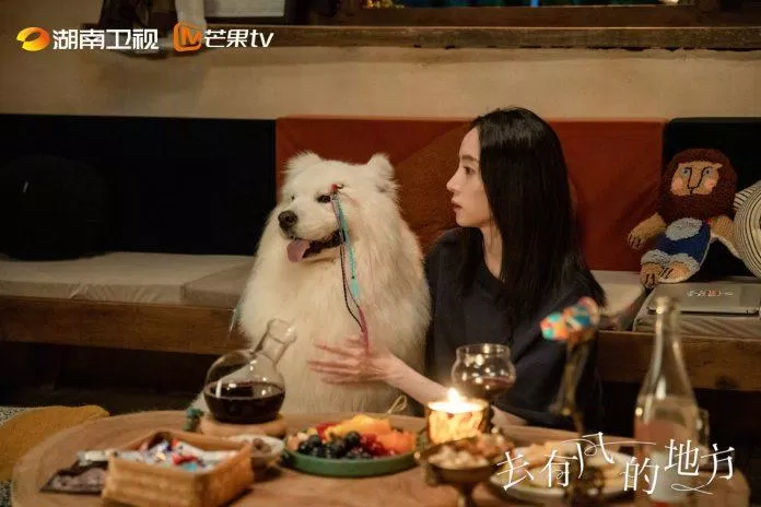 “Bản chất của gió là dòng chảy trong không khí, hai luồng không khí nóng lạnh lưu động tạo thành gió. Thế gian vạn vật đều có sinh khí, không có gió thì sẽ là đầm nước tù đọng. Loài chim sẽ bay về phương nam trú đông, con người khi mệt mỏi lạnh giá cũng cần tìm nơi ấm áp, tìm kiếm năng lượng hạnh phúc. Sức mạnh của sự vui vẻ chính là sức mạnh của sự bắt đầu lại.” (Nguồn: Internet) “Bản chất của gió là dòng chảy trong không khí, hai luồng không khí nóng lạnh lưu động tạo thành gió. Thế gian vạn vật đều có sinh khí, không có gió thì sẽ là đầm nước tù đọng. Loài chim sẽ bay về phương nam trú đông, con người khi mệt mỏi lạnh giá cũng cần tìm nơi ấm áp, tìm kiếm năng lượng hạnh phúc. Sức mạnh của sự vui vẻ chính là sức mạnh của sự bắt đầu lại.” (Nguồn: Internet)