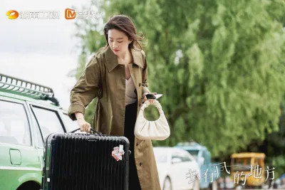 Cô mang theo hoài bão tìm đến nơi thị thành phồn hoa để rồi bị chính sự hoa lệ ấy vùi dập, xé nát ước mơ (Nguồn: Internet)