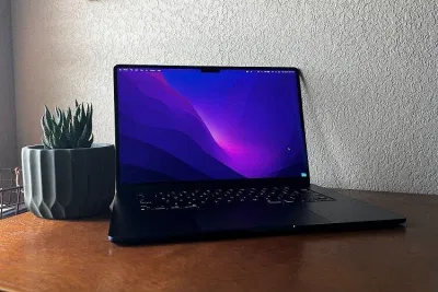 MacBook Air dùng chip M2 của Apple (Ảnh: Internet) MacBook Air dùng chip M2 của Apple (Ảnh: Internet)