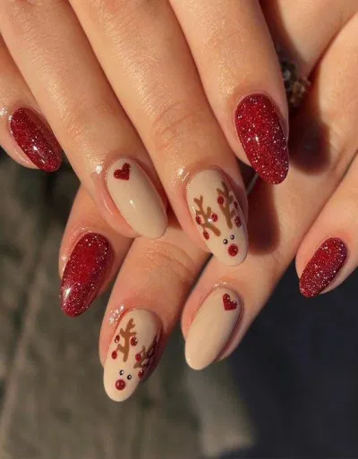 Mẫu nail noel với nhũ đỏ Mẫu nail noel với nhũ đỏ