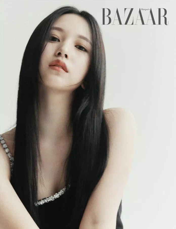 Họ của Mina cũng thuộc vào loại họ hiếm có ở Nhật Bản khi họ Myoui của Mina đứng vào thứ 15.142 ở bảng xếp hạng dòng họ của Nhật.