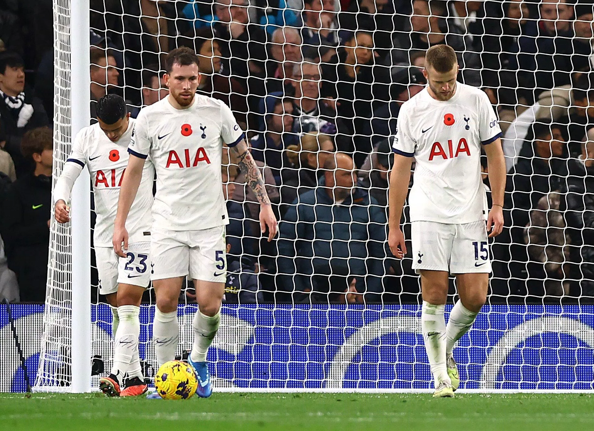 Chơi thiếu 2 người, Tottenham thua trận đầu tiên tại Premier League 2023/24 (ảnh: Internet)