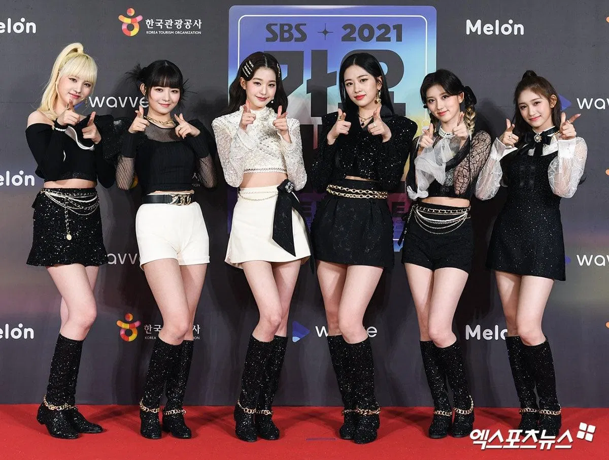 onyoung khiến cho công chúng phản đối kịch liệt về trang phục trình diễn của cô nàng và cho rằng stylist của Strarship đang thiên vị cô nàng quá đà.