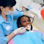 Bạn nên đến nha sĩ khoảng sáu tháng một lần để kiểm tra và làm sạch răng. (Nguồn: Internet)