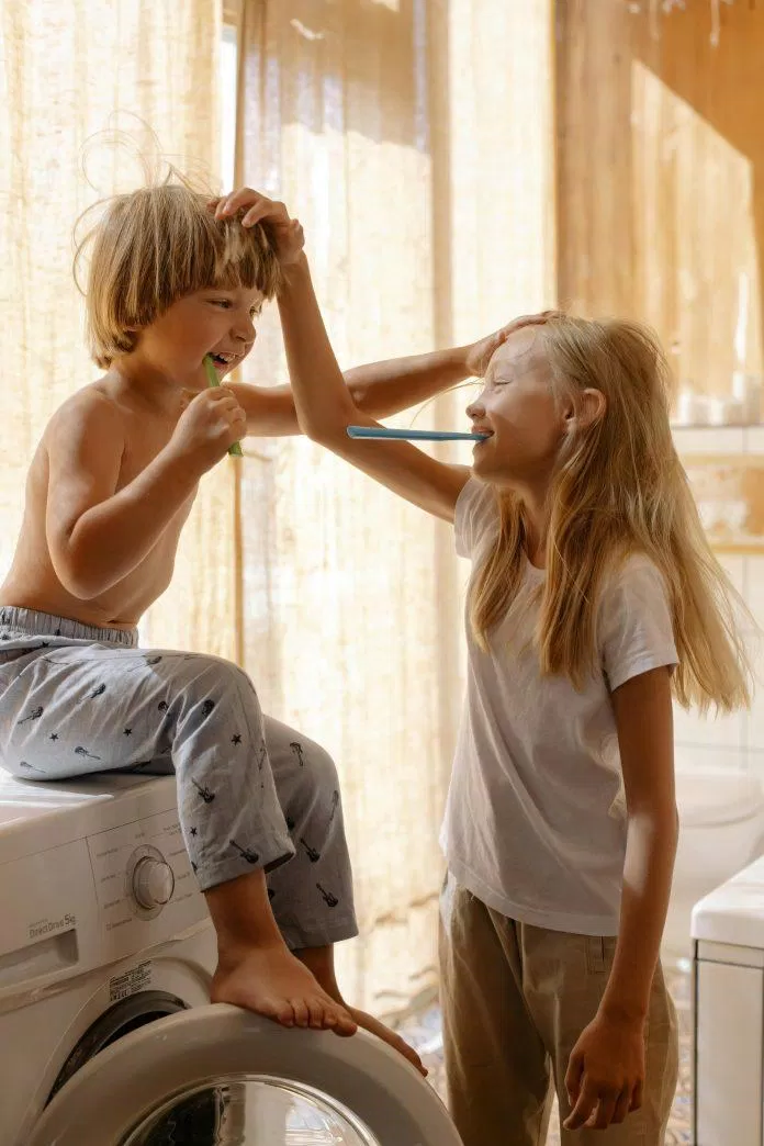 Hãy đảm bảo rằng bạn đánh răng hai lần một ngày và xem liệu bạn có thể làm điều đó vào cùng một thời điểm mỗi ngày hay không. (Nguồn: Internet)