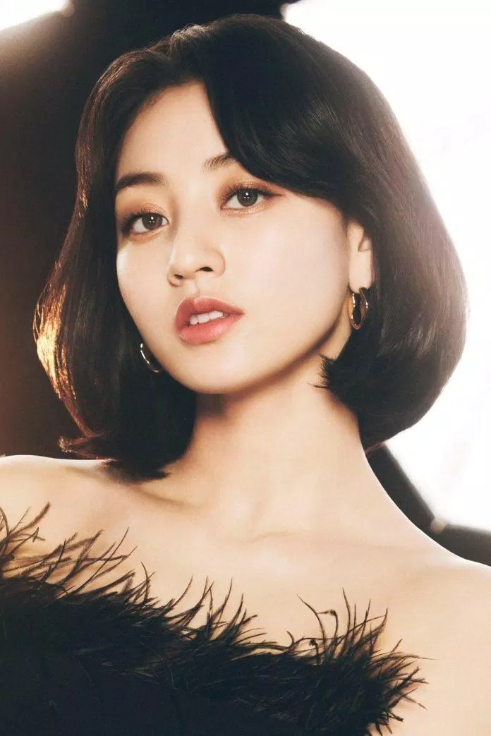 Jihyo là một trong những idol được đánh giá là có giọng hát vô cùng nội lực và mạnh mẽ.