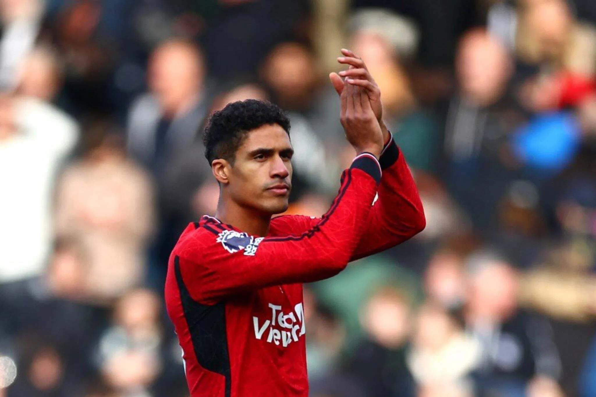 Raphael Varane sẽ rời Manchester United nếu có câu lạc bộ đưa ra mức giá hợp lý (nguồn ảnh: Internet)