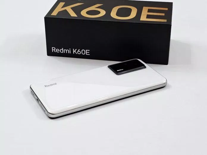 Redmi K60E với thiết kế mặt lưng kính (Ảnh: Internet)