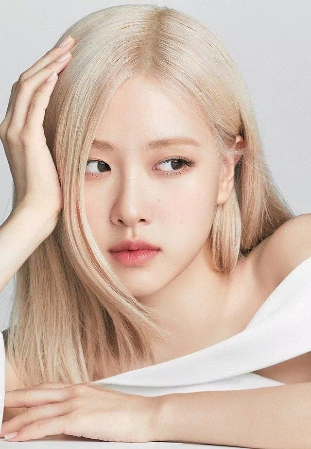 sau khi đổi màu tóc tối màu sang những kiểu màu sáng thì main vocal nhà BLACKPINK đã thăng hạng nhan sắc một cách đáng kể khiến cho nhiều người phải "quay xe"
