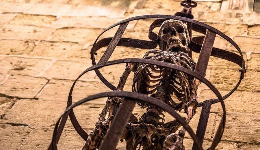 Lịch sử có những chi tiết cực kì đáng sợ mà chẳng mấy ai biết (Ảnh: Internet)