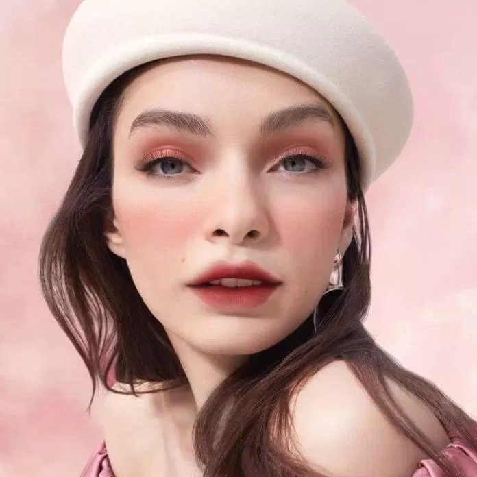 Son Kem L'Oréal Mịn Lì Nhẹ Môi 223 I Loose Up (Nguồn Internet) Gợi ý những màu son mùa thu đông nhất định bạn nên thử 3CE bám màu tốt Black Rouge cam đất chất son kem xốp chất son mềm mịn dòng son lì dưỡng ẩm đỏ cherry đỏ đất Đỏ nâu đỏ thuần hãng mỹ phẩm Loreal Paris LOréal mua son Black Rouge mỹ phẩm review son kem lì son son kem Son Kem Black Rouge Double Layer Over Velvet DL04 Chili Layer Son Kem L Oréal Mịn Lì Nhẹ Môi 223 I Loose Up Son Kem Lì Maybelline CM01 The Devil Wears Red son lì mềm mịn môi son mùa thu đông Son Thỏi Lì 3CE 227 Benchmark Son Thỏi Lì B O M 808 My Warm Red son tint thời thượng thu - đông trendy