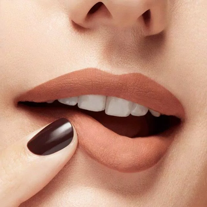Son MAC Locked Kiss 24h Lipstick 68 Teaser Màu Cam Nude (Nguồn Internet)