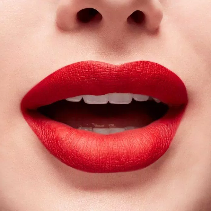 Son MAC Locked Kiss 24h Lipstick 88 Ruby True Màu Đỏ Lạnh (Nguồn Internet)