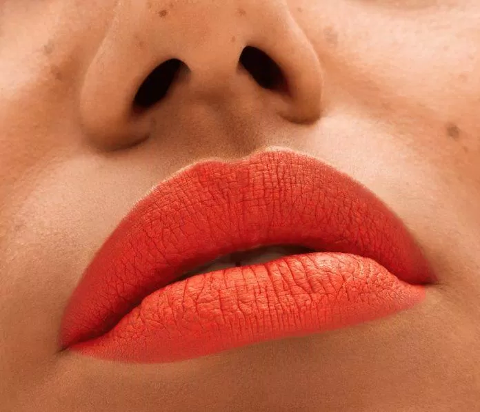 Son MAC Locked Kiss 24h Lipstick Renegade Màu Cam Gạch (Nguồn Internet)