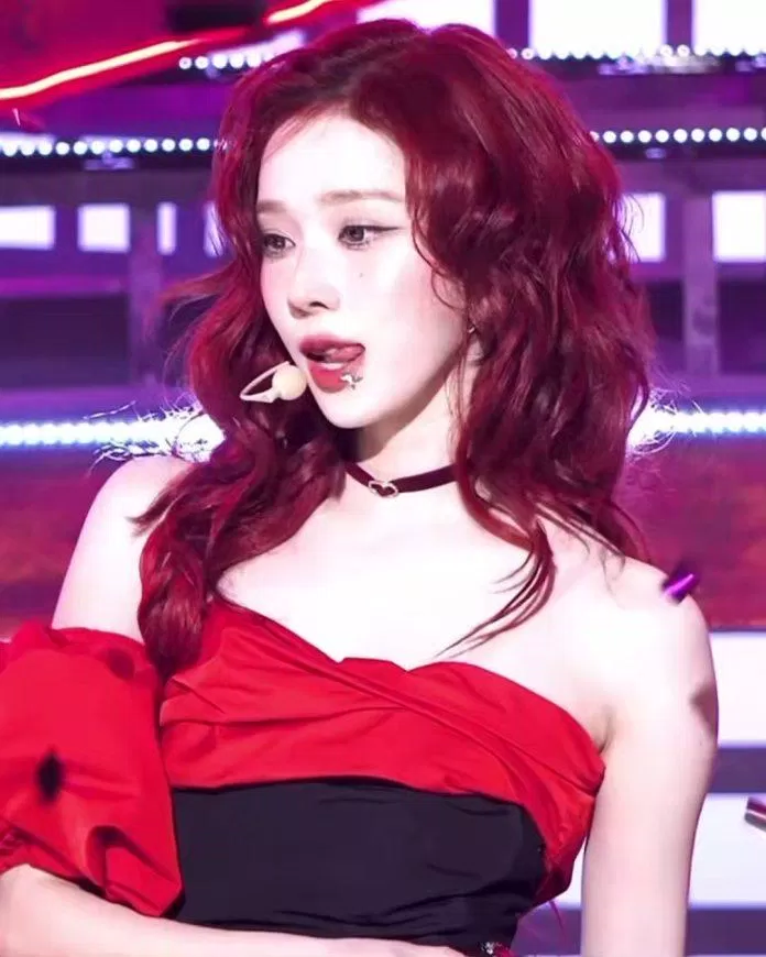 khi comeback với bài hát "Drama" của cô nàng khi Winter biến đổi hoàn toàn khi nhuộm mái tóc màu đỏ tươi khiến cho nước da cô nàng đã trắng nay còn thêm trắng sáng hơn nữa.