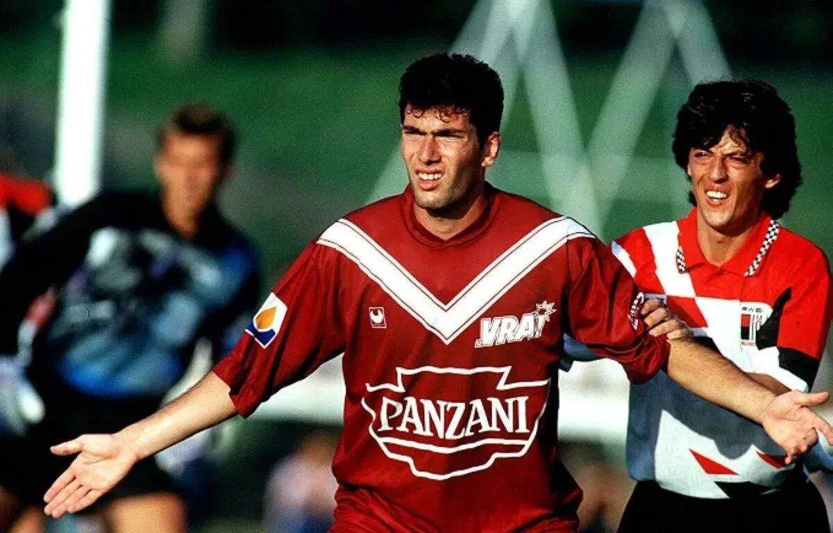Zinedine Zidane (Ảnh: Internet) Zinedine Zidane (Ảnh: Internet)