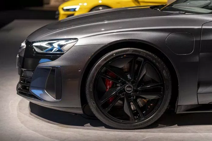 Bánh xe Audi RS e-tron GT 2023. (Nguồn: Internet) Bánh xe Audi RS e-tron GT 2023. (Nguồn: Internet)