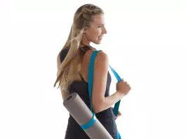Dây đeo thảm giúp bạn lăn và vận chuyển thảm dễ dàng hơn.