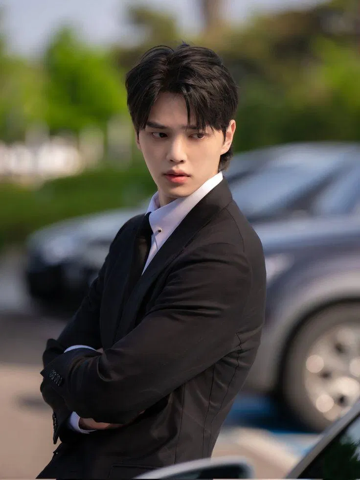 tại Hàn Quốc, cũng có nhiều người dành lời khen cho Song Kang khi ngoài nét điển trai của anh được khen ngợi quá nhiều thì khán giả xứ Kim Chi cho rằng diễn xuất của nam diễn viên đã tiến bộ vượt bậc.