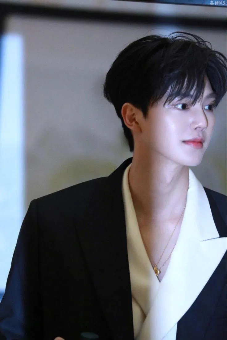 Bất kể là với nền tảng nào cũng có thể bắt gặp những màn thảo luận về Song Kang và bộ phim của anh.