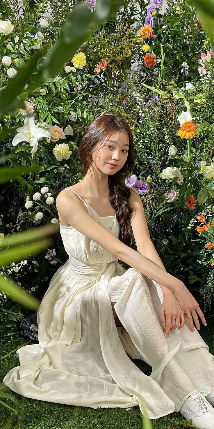 Mặc dù không phải thành viên tài năng nhất nhưng Wonyoung chắc chắn sẽ là người đông fan nhất, nổi tiếng nhất và là đại diện thương hiệu khiến người ta nhớ tới IVE nhiều nhất.