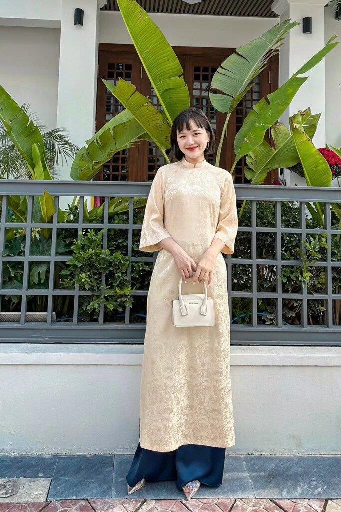 Áo dài Gieo Duyên sản phẩm best seller của quán vì có tính ứng dụng cao ( Ảnh: Áo dài Huyền Thái )